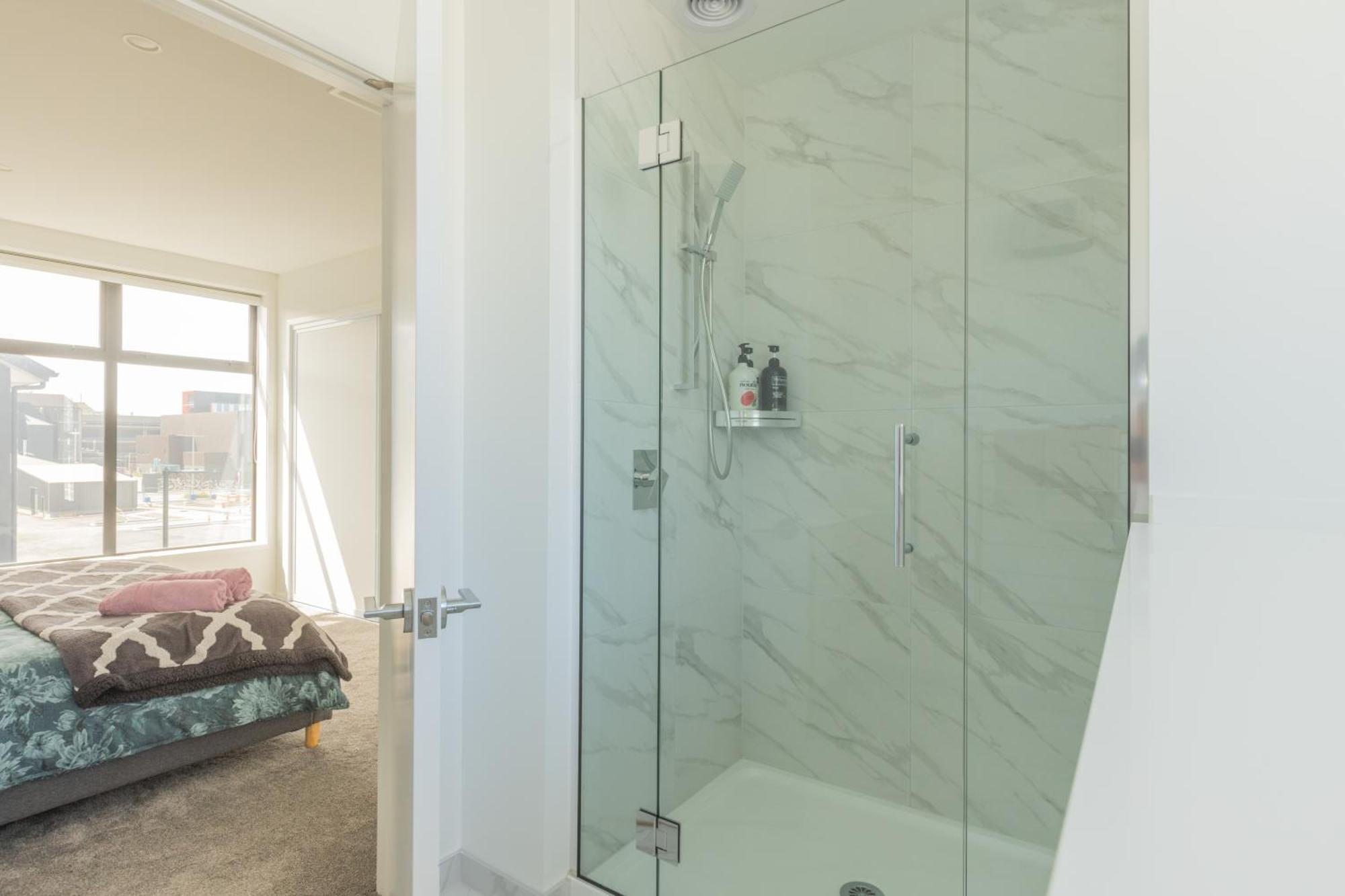 Luxury 2 Bedroom Townhouse By Hagley Park In Cbd كريستتشيرش المظهر الخارجي الصورة