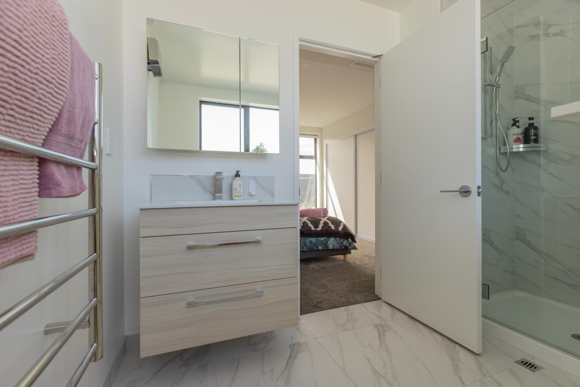 Luxury 2 Bedroom Townhouse By Hagley Park In Cbd كريستتشيرش المظهر الخارجي الصورة