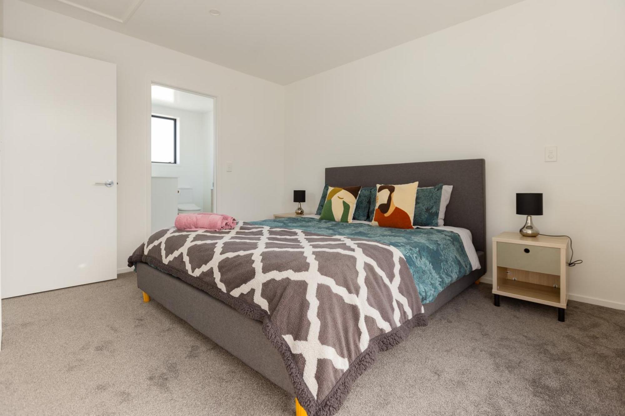 Luxury 2 Bedroom Townhouse By Hagley Park In Cbd كريستتشيرش المظهر الخارجي الصورة